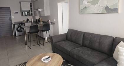 Charming 2-bedroom Apartment in Midrand, Close to Mall of Africa