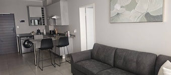 Charming 2-bedroom Apartment in Midrand, Close to Mall of Africa
