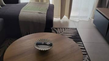 Apartment, 2 Schlafzimmer, Balkon | Wohnbereich