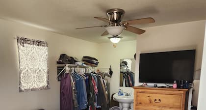 Efficient 1 bed/1 bath cabin in the Permian Basin
