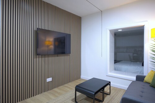 Newly Refurbished Bradford City Centre Flat