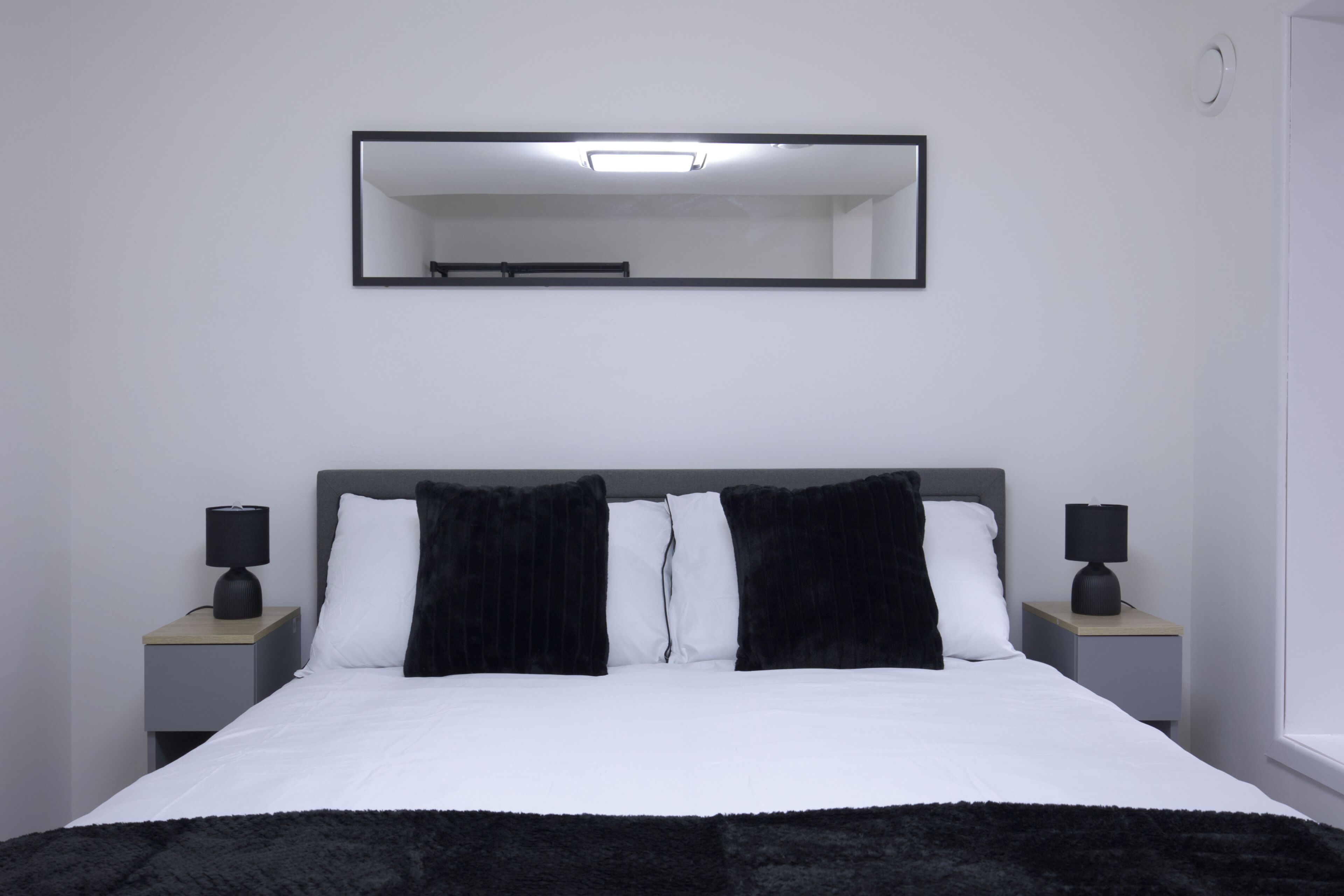 1 habitación, tabla de planchar con plancha, wifi y ropa de cama 