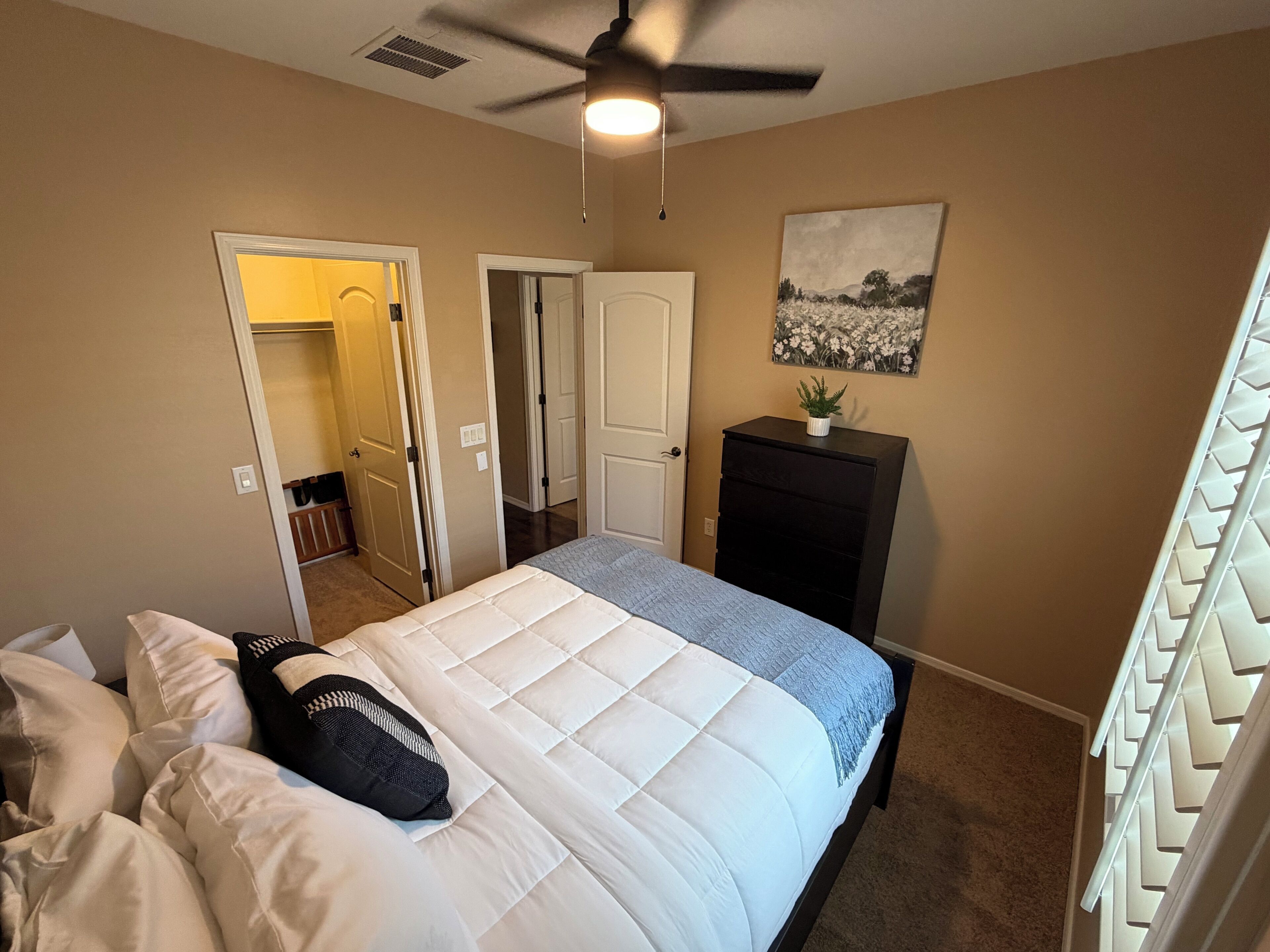 3 bedrooms, iron/ironing board, WiFi, bed sheets