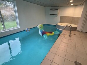 A heated pool - Large holiday home with pool spa and sauna (Væggerløse)