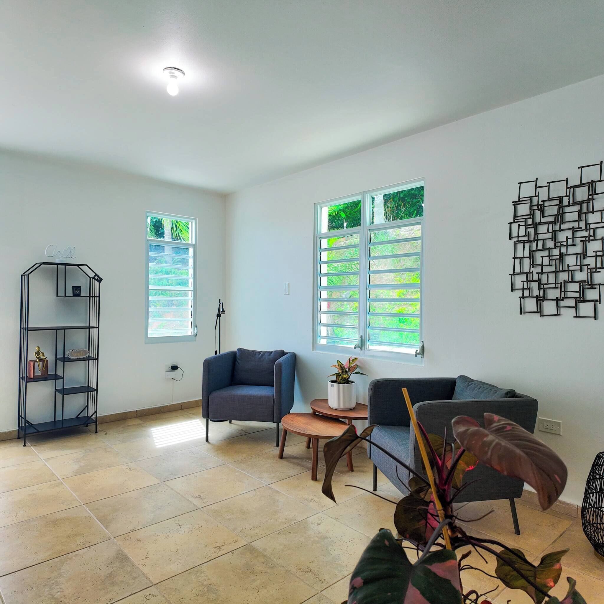 House, 4 Bedrooms, Private Pool | Living room | Books