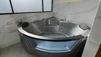 Luxury Double Room, Patio | Interior