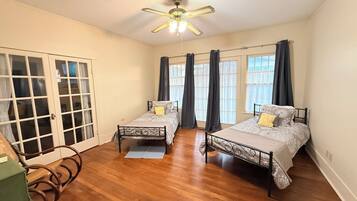 4 Schlafzimmer, Bügeleisen/Bügelbrett, WLAN, Bettwäsche