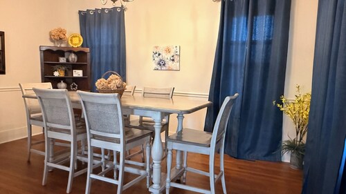 Beautiful Historic 4-bedroom house with a cockpit lookout over Batesville