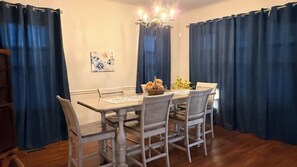 Dining - Beautiful Historic 4-bedroom house with a cockpit lookout over Batesville (Batesville)