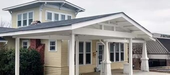Beautiful Historic 4-bedroom house with a cockpit lookout over Batesville