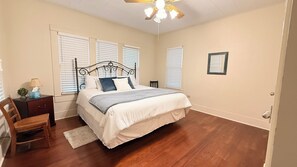 Room - Beautiful Historic 4-bedroom house with a cockpit lookout over Batesville (Batesville)