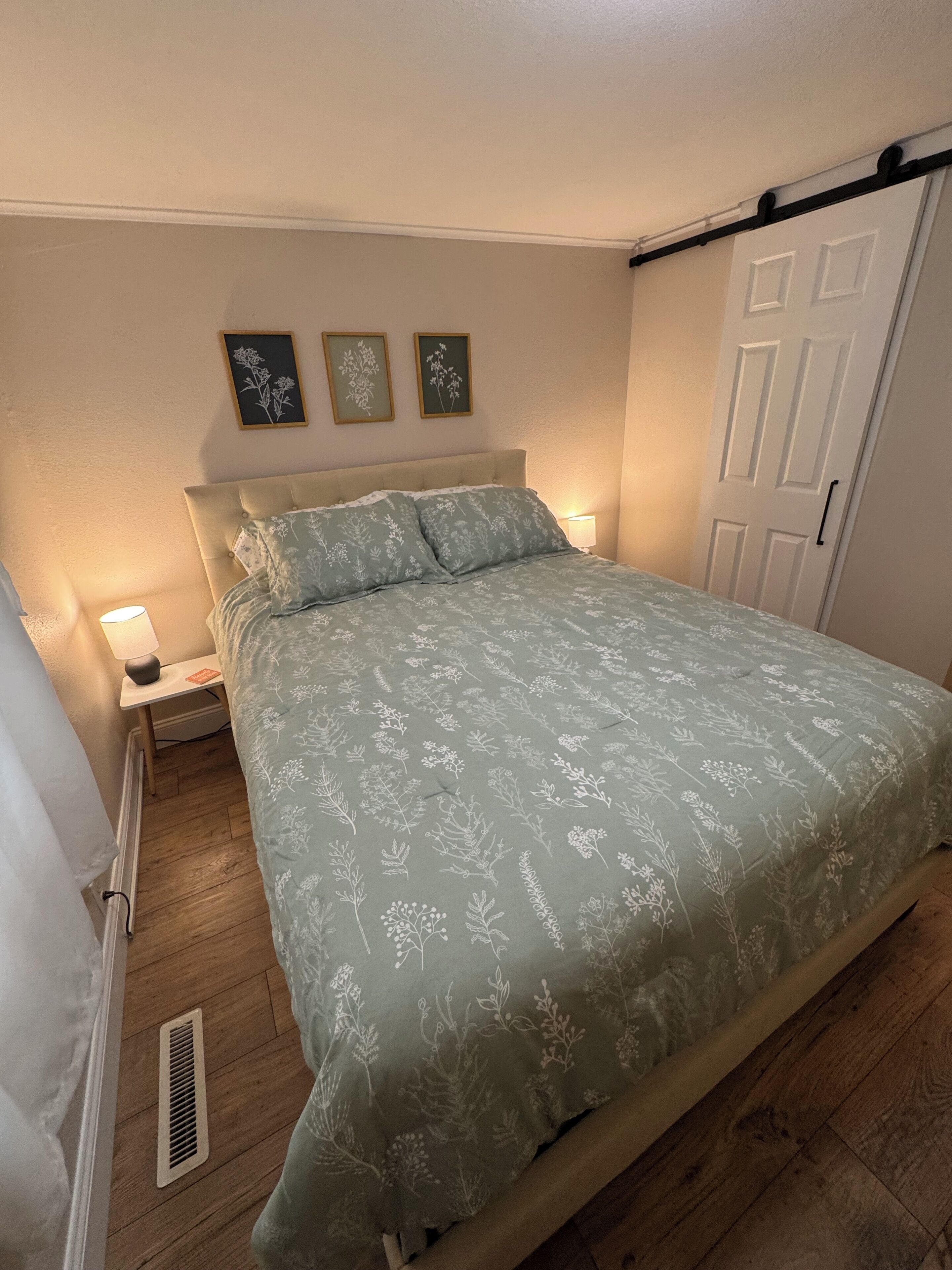 2 chambres, fer et planche à repasser, Wi-Fi, draps fournis