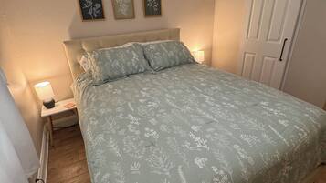 2 chambres, fer et planche à repasser, Wi-Fi, draps fournis