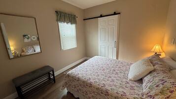 2 bedrooms, iron/ironing board, WiFi, bed sheets