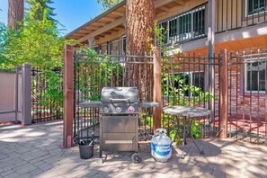 Property grounds - Cozy 1-bedroom condo with AC in fabulous South Lake Tahoe (South Lake Tahoe)