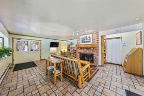Interior - Cozy 1-bedroom condo with AC in charming South Lake Tahoe (South Lake Tahoe)