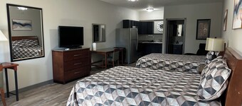 Extended Stay Studio Suite- 2 queen beds plus full kitchen