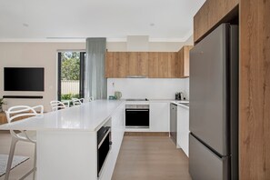 Micro-ondes, four, plaque de cuisson, lave-vaisselle