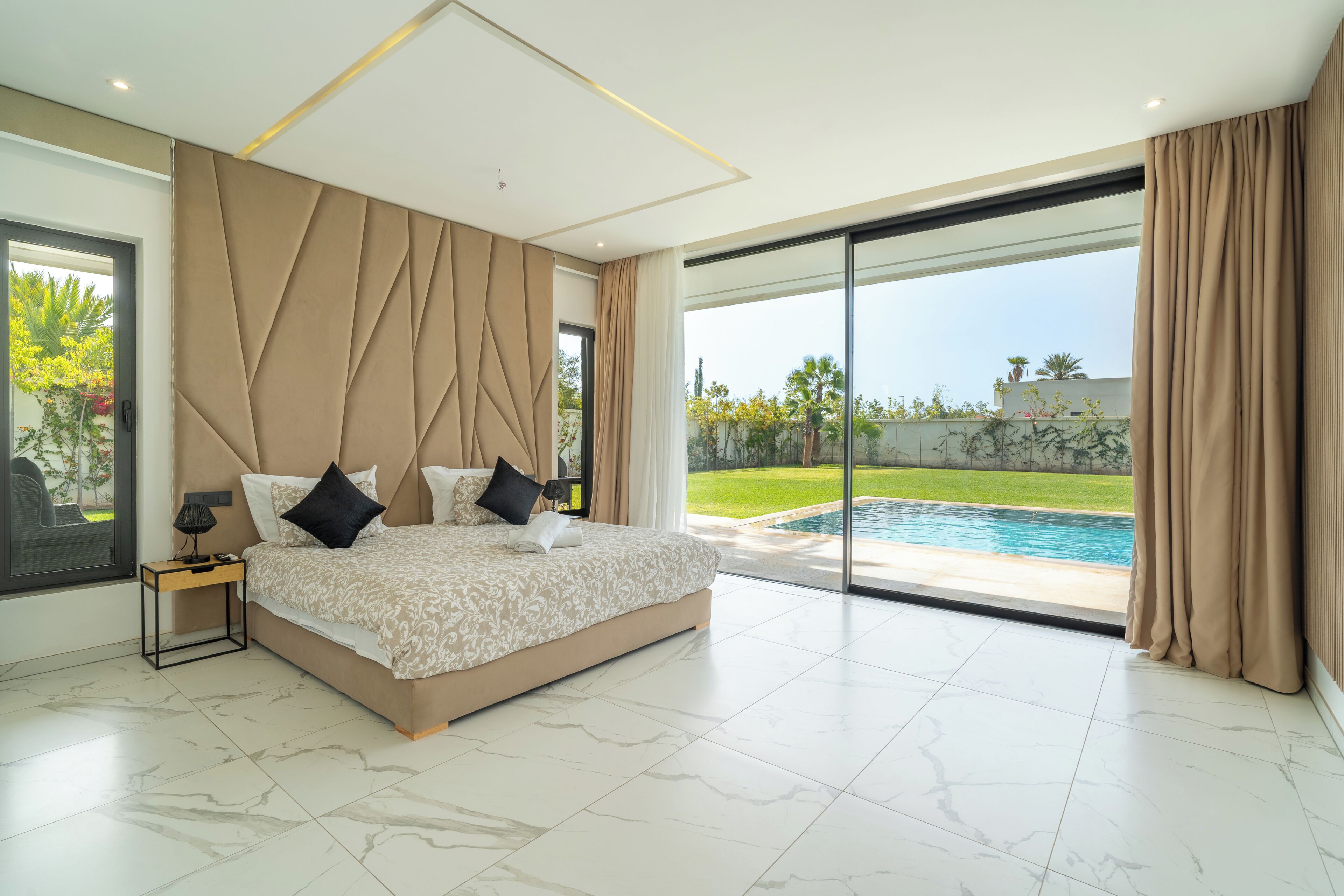 4 habitaciones, tabla de planchar con plancha, internet y ropa de cama 