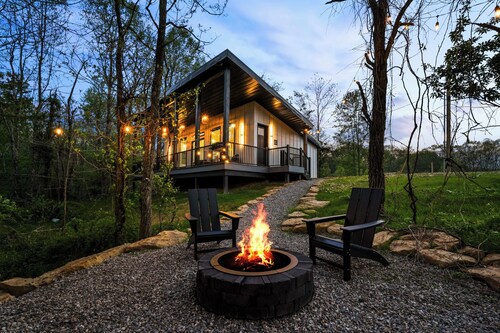 Hot Tub · Fire Pit · Spa Bath | Lux Cabin Sleeps 2