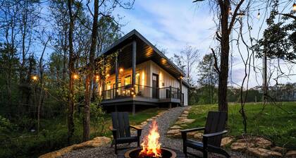 Hot Tub · Fire Pit · Spa Bath | Lux Cabin Sleeps 2