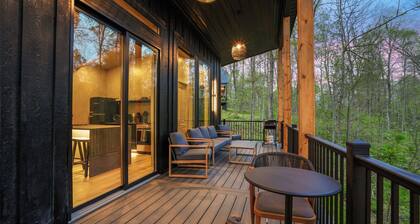 New! Hot Tub | Limewash Walls | Lux Couples Cabin