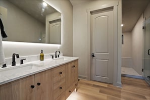 Douche, serviettes fournies