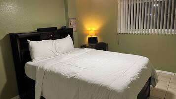 2 bedrooms, desk, WiFi (free), bed sheets