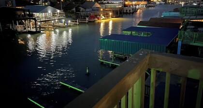 Waterfront 2BR Condo w/ Private Deck & Hot Tub Near South Padre