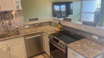 Coffee/tea maker, fridge, microwave, oven
