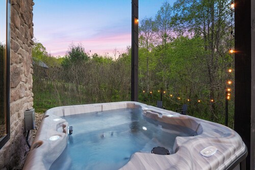 Luxe Stone Cabin | Custom Cave Shower | Hot Tub