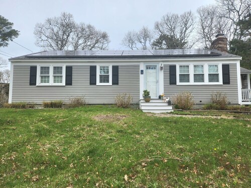 Lovely 3-bedroom house with AC in charming Dennis .  Close to  Mayflower  Beach 