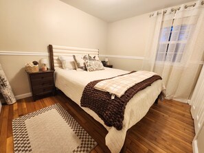 Room - Lovely 3-bedroom house with AC in charming Dennis (Dennis)