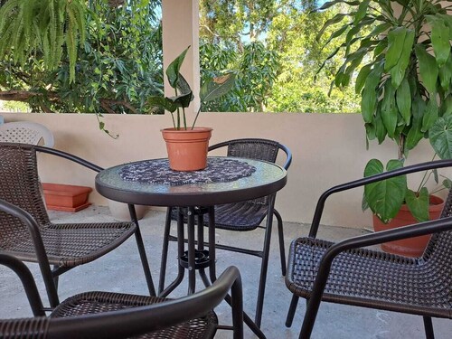 In the city center, 10 minutes walk from the island, it is full conford