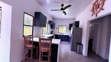 Club House, Patio, Pool View | Dapur peribadi