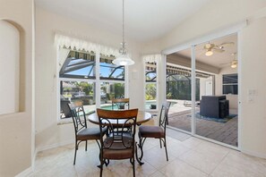 Dining - Punta Gorda Isles: An Unparalleled Waterfront Luxury Retreat (Punta Gorda)