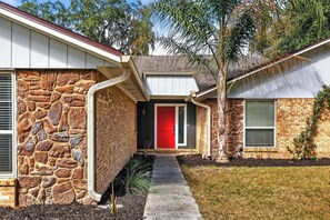 Exterior - Mandarin Modern Pool Retreat (Jacksonville)