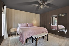 Room - Mandarin Modern Pool Retreat (Jacksonville)