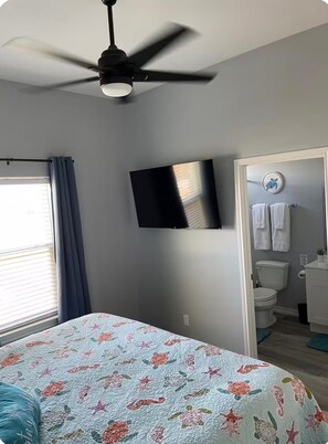 2 bedrooms, free WiFi, bed sheets - Coastal Escape! Bay Views – Perfect Summer Getaway Near Rockport & Port A! (Rockport)