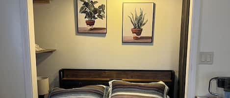 1 habitación, tabla de planchar con plancha y wifi