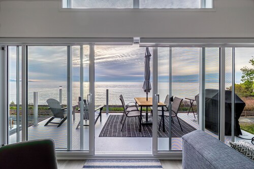 Stunning River View • Loft