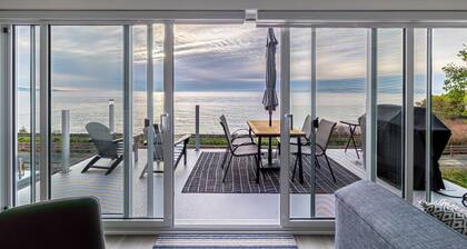 Stunning River View âą Loft