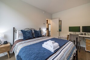 2 chambres, bureau, fer et planche à repasser, accès au Wi-Fi (inclus)