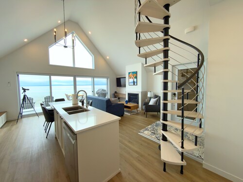 Stunning River View • Loft