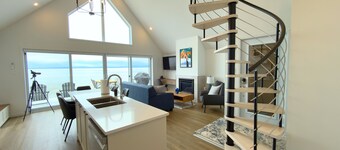 Stunning River View • Loft