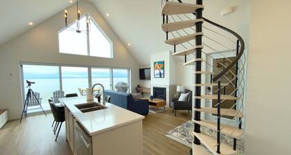 Stunning River View • Loft