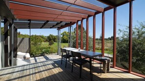 Outdoor dining - Black Wing Studio - Motueka (Tasman)