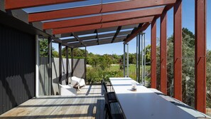 Outdoor dining - Black Wing Studio - Motueka (Tasman)