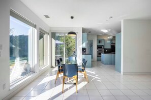 Dining - Wonderful 6-bedroom house in Richmond perfect for family getaways (Richmond)