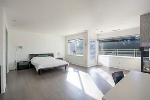 Room - Wonderful 6-bedroom house in Richmond perfect for family getaways (Richmond)